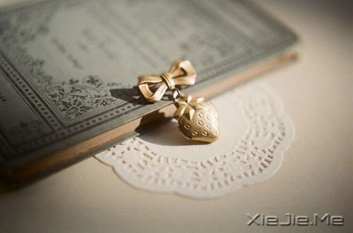 晚安心语:等着别人来爱你,不如自己努力爱自己 (1)